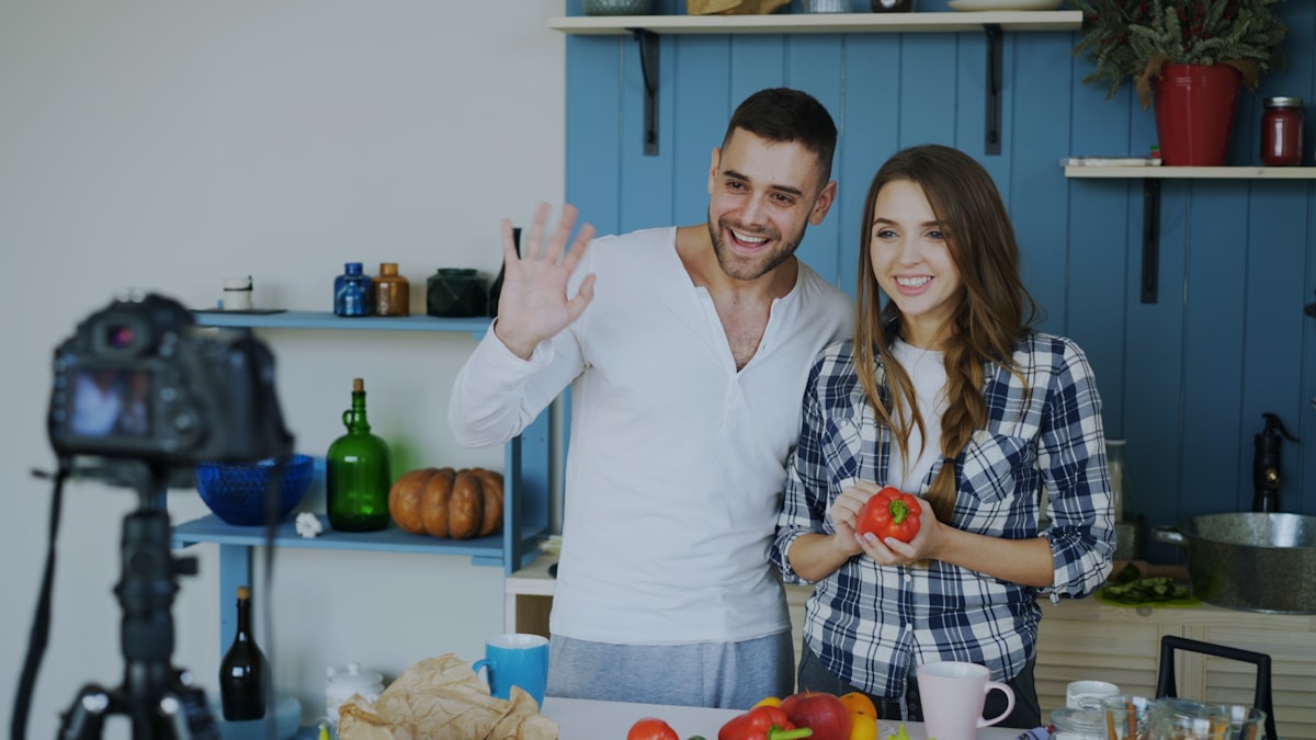 Esperto di nutrizione che fornisce consulenze online